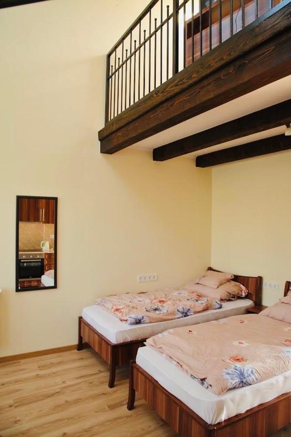 Viktor Vendégház és Apartmanház Baktaloranthaza Extérieur photo