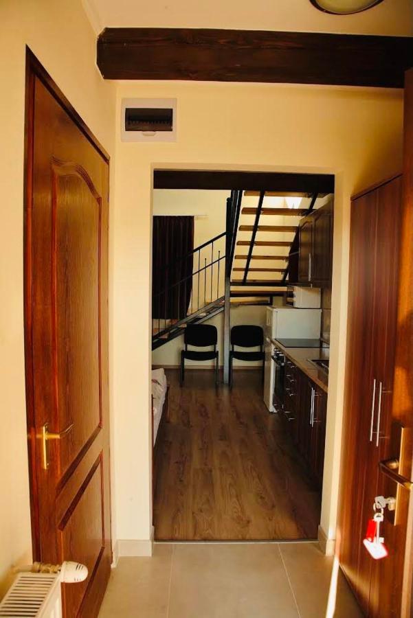 Viktor Vendégház és Apartmanház Baktaloranthaza Extérieur photo