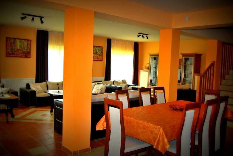 Viktor Vendégház és Apartmanház Baktaloranthaza Extérieur photo