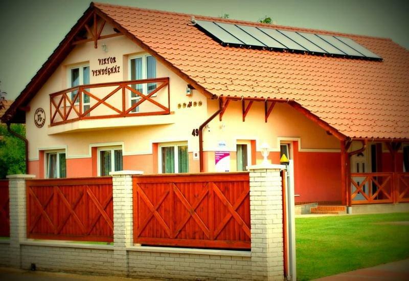 Viktor Vendégház és Apartmanház Baktaloranthaza Extérieur photo