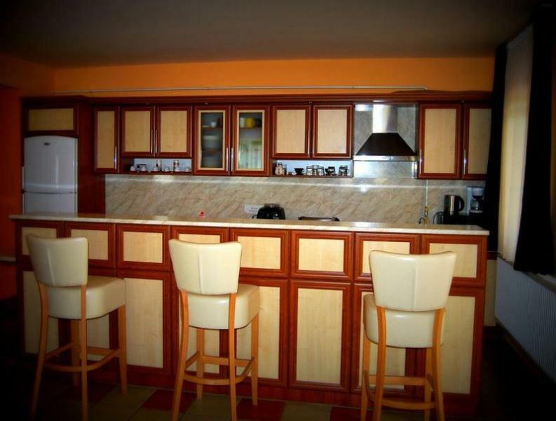 Viktor Vendégház és Apartmanház Baktaloranthaza Extérieur photo